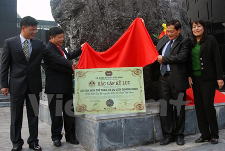Công bố kỷ lục khối than nguyên khối lớn nhất Việt Nam.